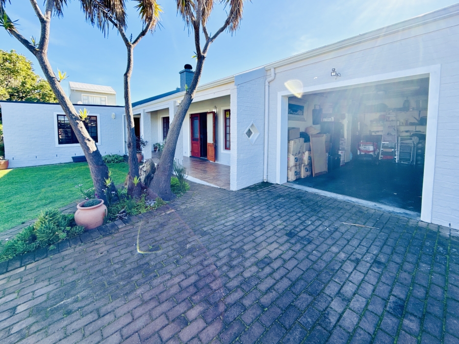 3 Bedroom Property for Sale in Sandbaai Western Cape